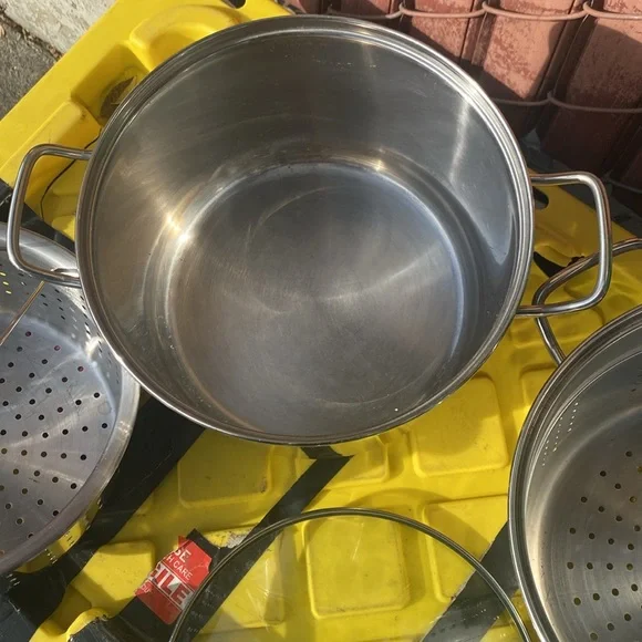 Williams Sonoma pot